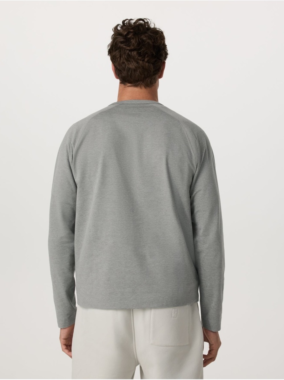 NWT Vuori Men's Gray Long-Sleeve Crewneck Shirt - Picture 3 of 8